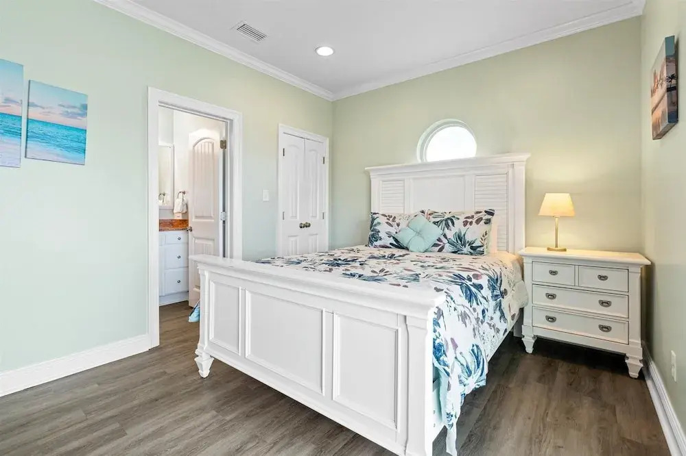 Shamrock Shores - Gulf Front West End Pet Friendly Property With Room For Everyone. 3 Master Suites! 6 Bedroom Home by RedAwning