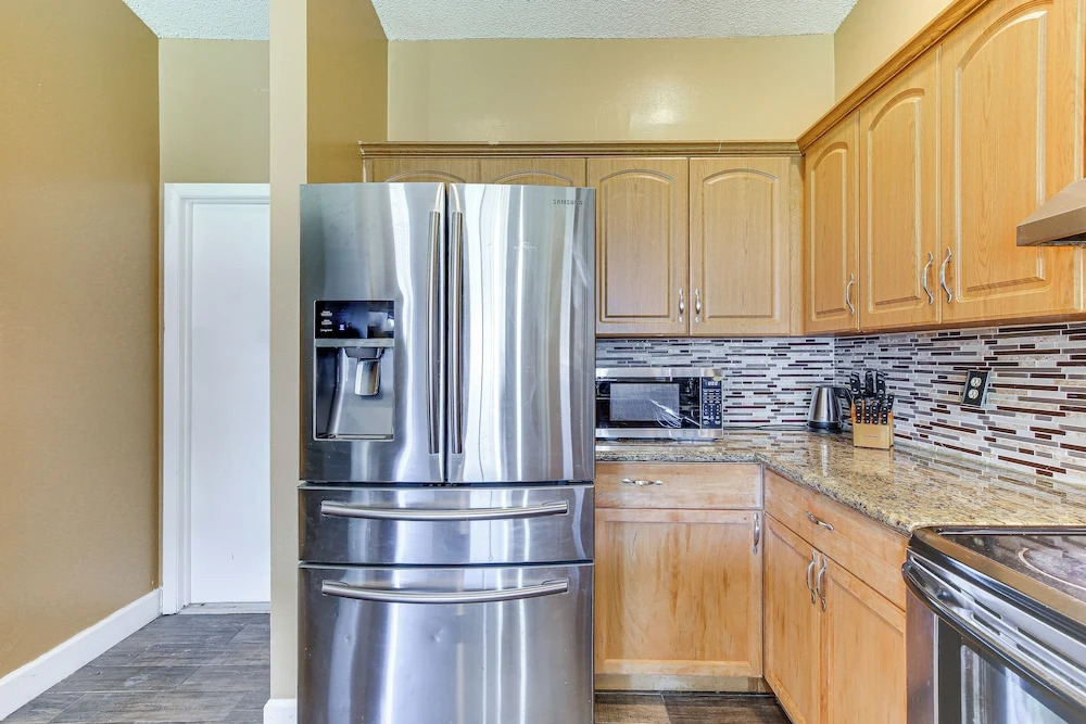 Near Beaches: Pet-friendly Sunrise Escape w/ Patio