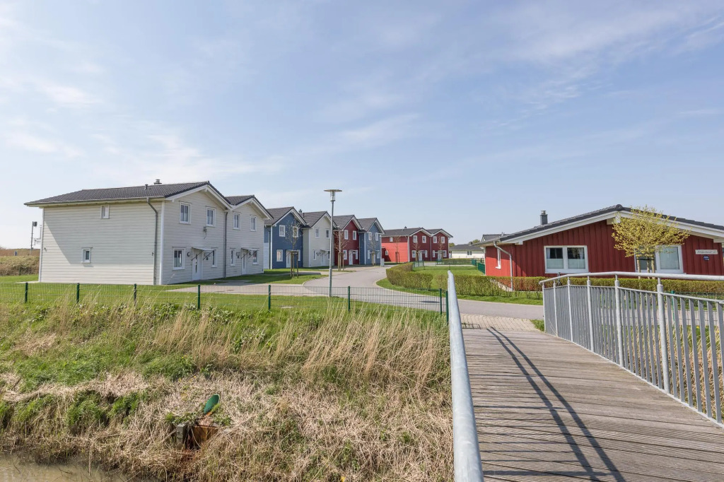 Exclusively furnished 5-star holiday home near the beach.