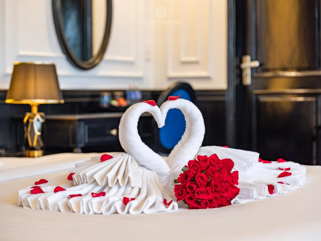 La Casta Regal Premium Lan Ha Bay Cruise, Private Luxury Balcony and Bathtub Suites Experience