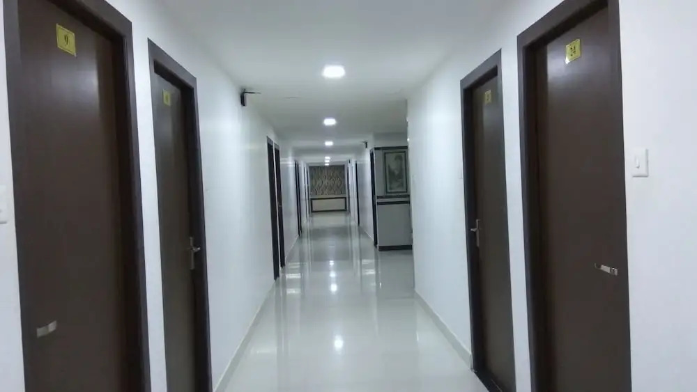 Hotel Kaypees Inn
