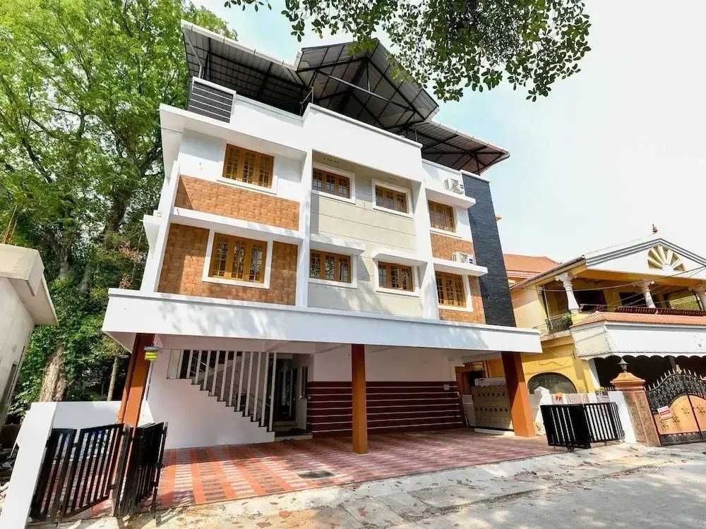 White House by OYO Rooms