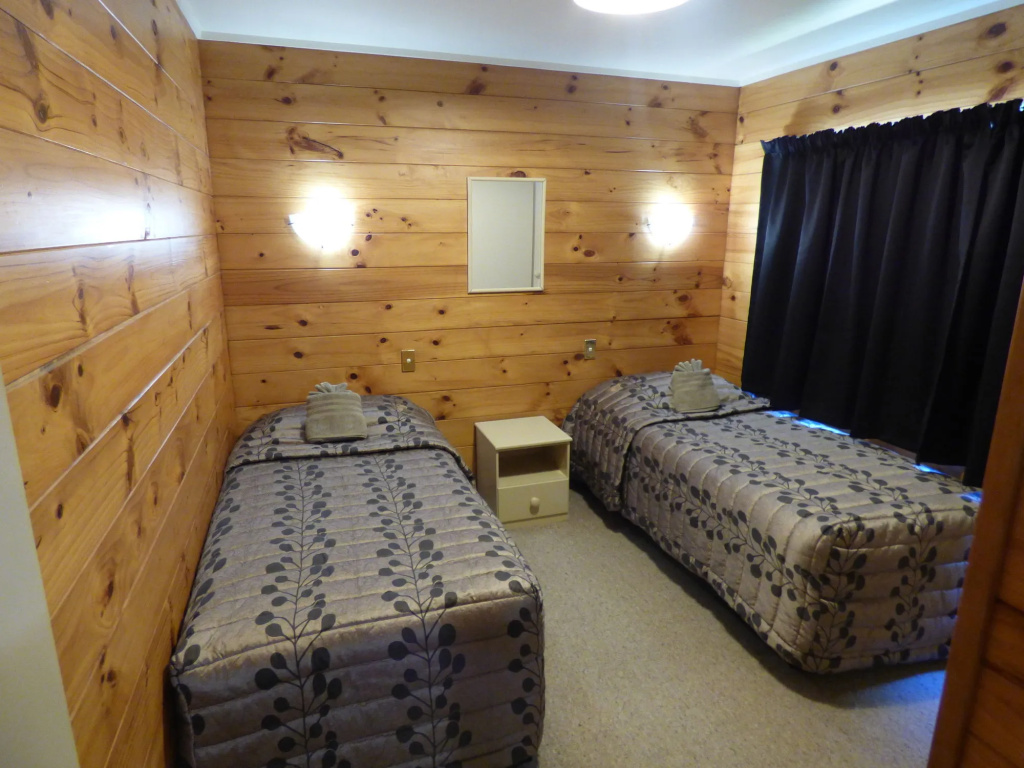 Cedarwood Lakeside Motel & Conference Venue