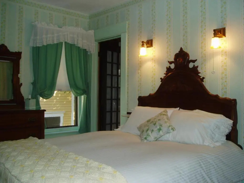 Rosewood Inn
