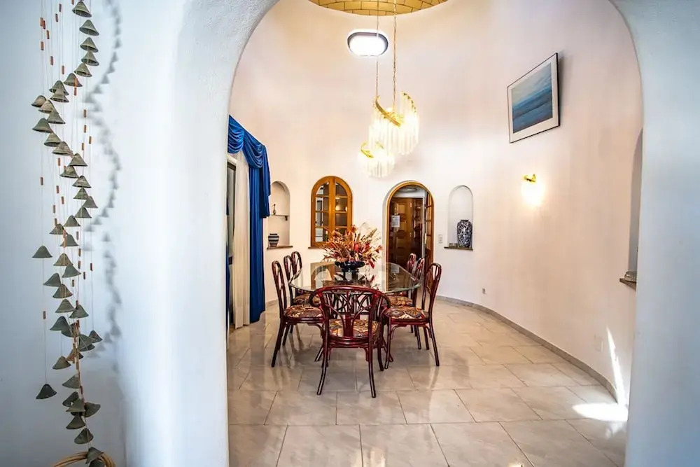 Joana Stunning Villa IS A 10 MIN Walk TO THE BEA