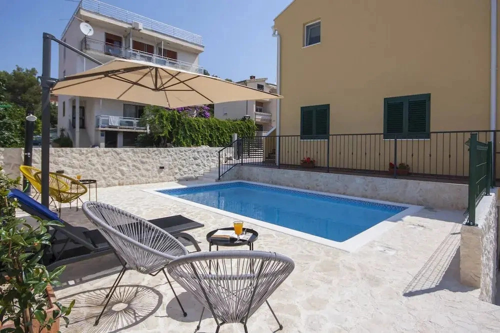One Bedroom Apartment With sea View