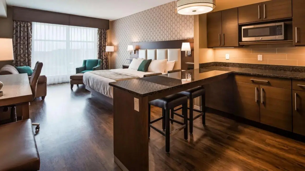 Best Western Plus St. John's Airport Hotel And Suites