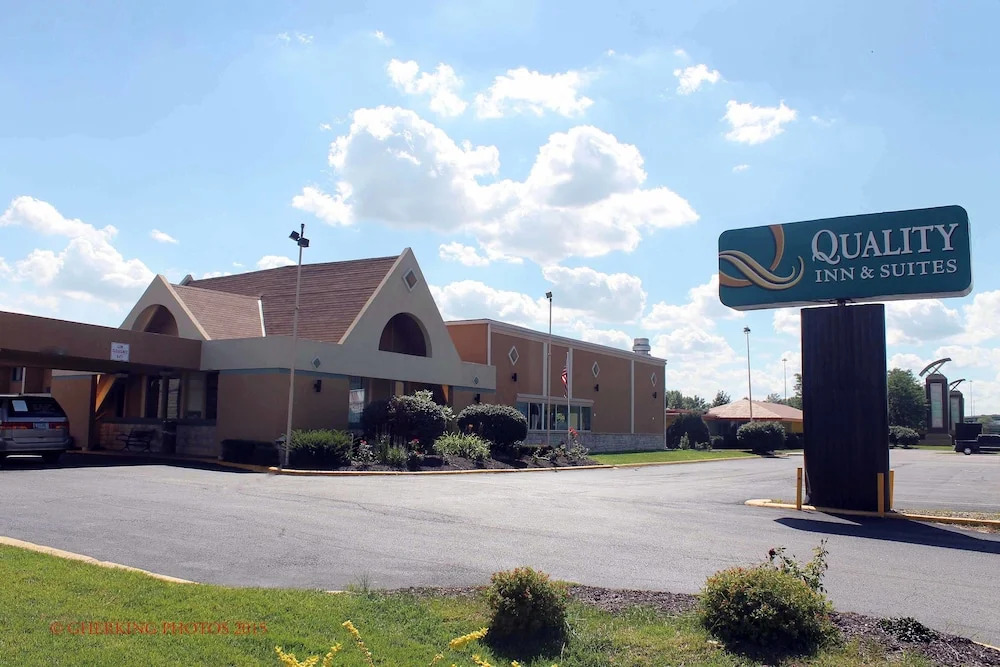 Quality Inn & Suites Metro