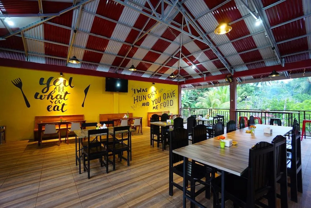 OYO 1254 Golden Lake Resort