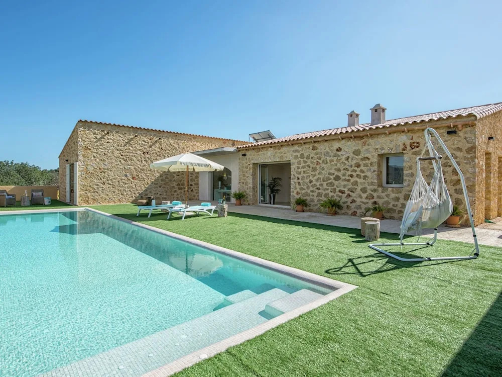 Engaging Villa in St Llorenç des Cardassar with Swimming Pool
