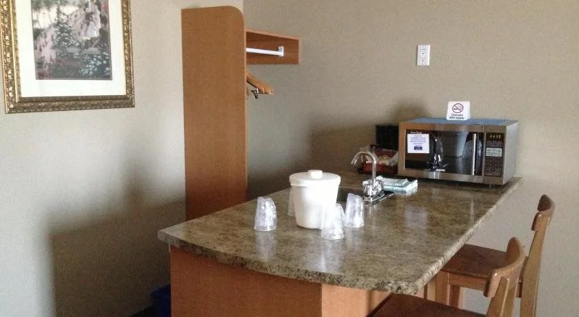 Petawawa River Inn & Suites