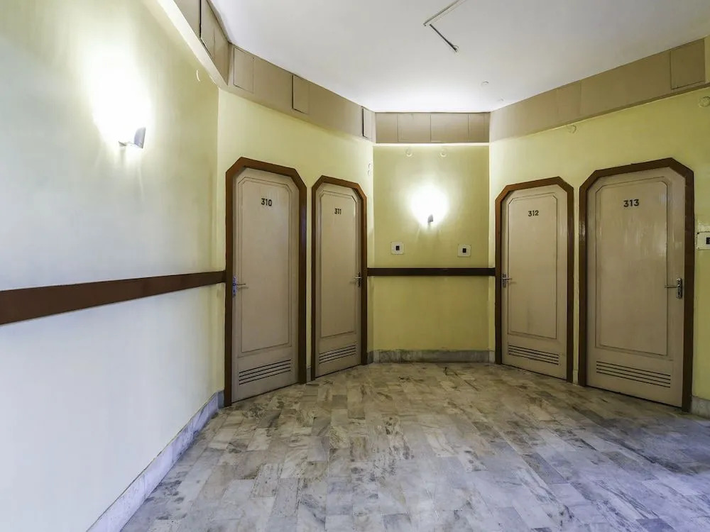 OYO 18698 Hotel New Prince