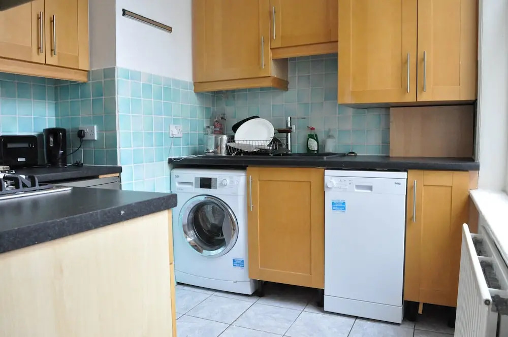 Bright 2 Bedroom Flat in Great Location