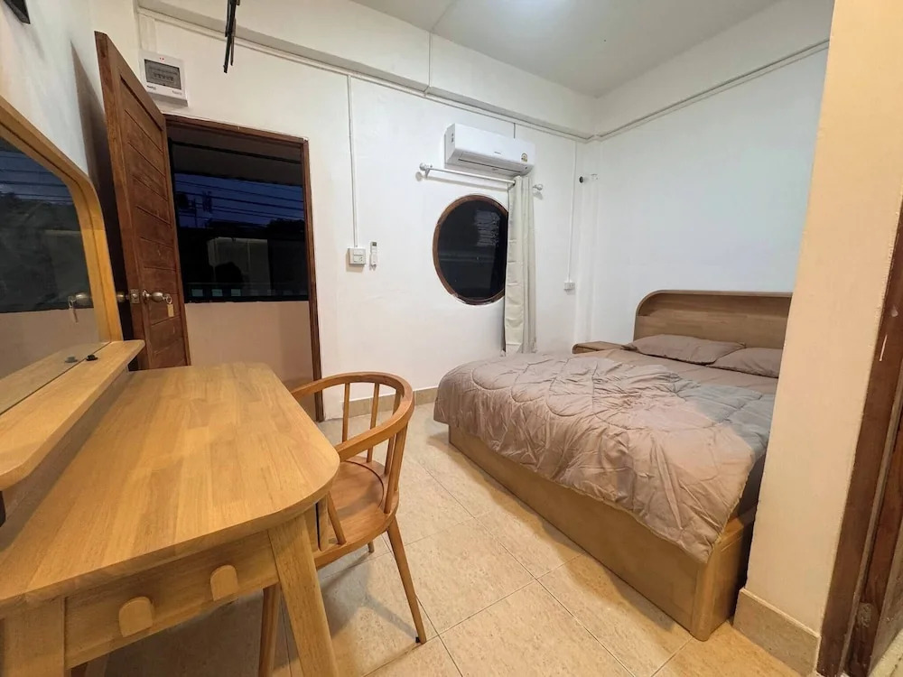 D6 Apartments at the Pier 2 of 6