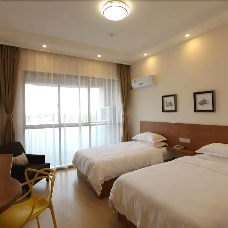 Haining Ruiqi Hotel