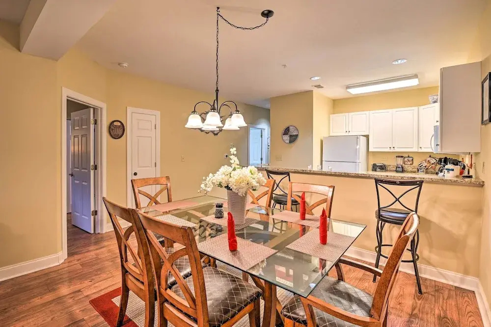 6 Mi to Boardwalk: Condo w/ Pool in Myrtle Beach