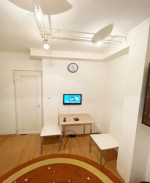 small APARTMENT FOR RENT