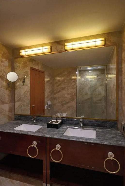 GoldOne Hotel & Suites
