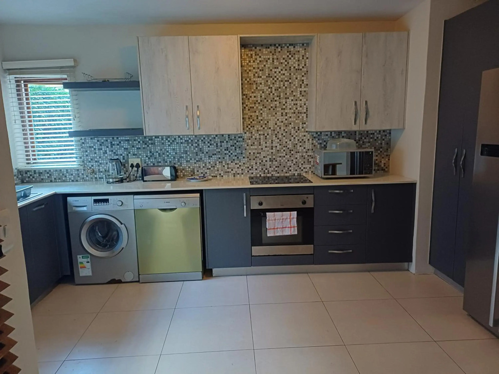 Mount Royal 02 Large 3 bedroom Ground floor apartment with Garden