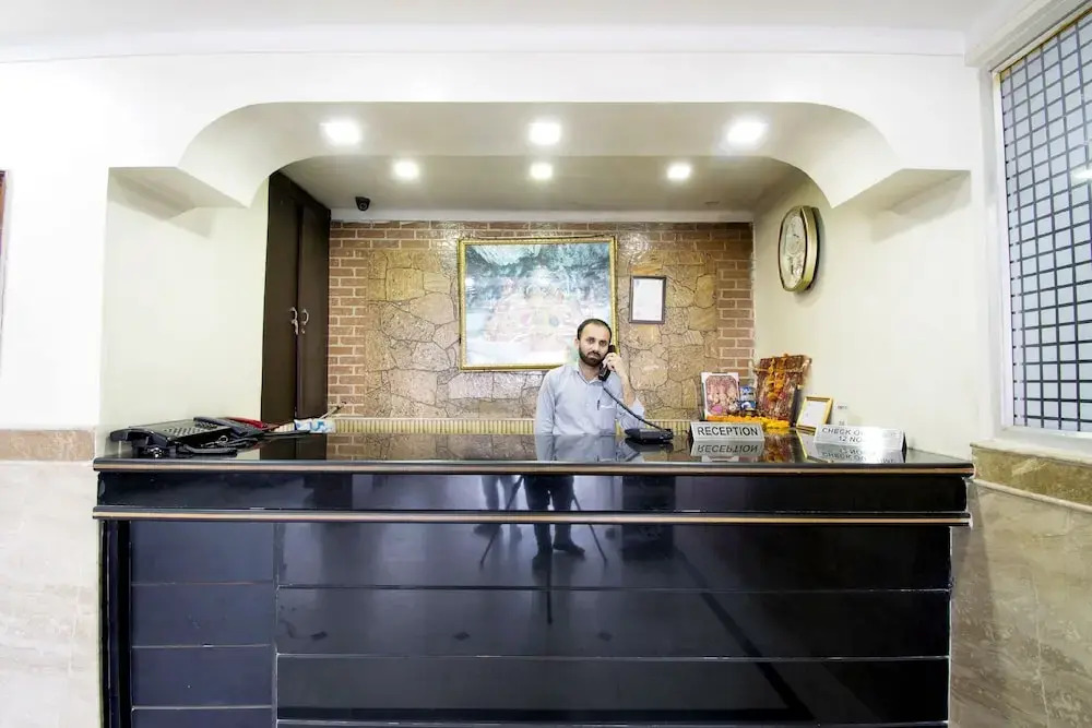 OYO 17109 Hotel Vipul Palace