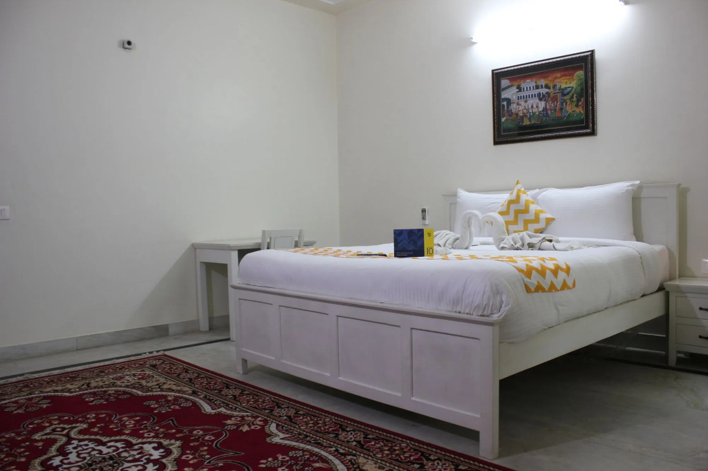 FabHotel Dior Pink City