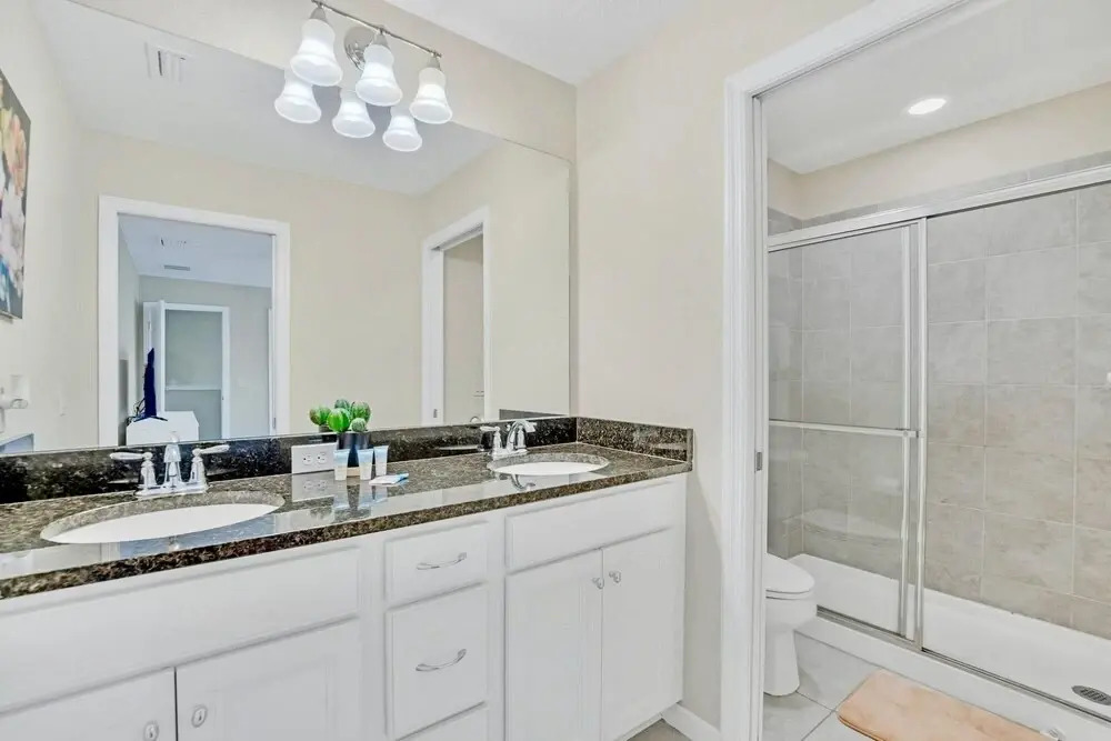 8BR Home w Private Pool Hot Tub Netflix