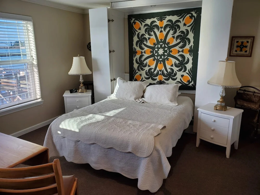 The Landing at Newport Condominium Hotel