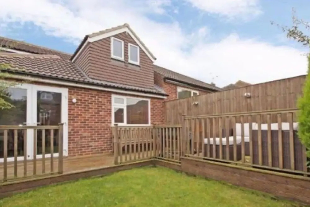 3 Bed House In Harrogate 2 Hot Tubs & Pet Freindly