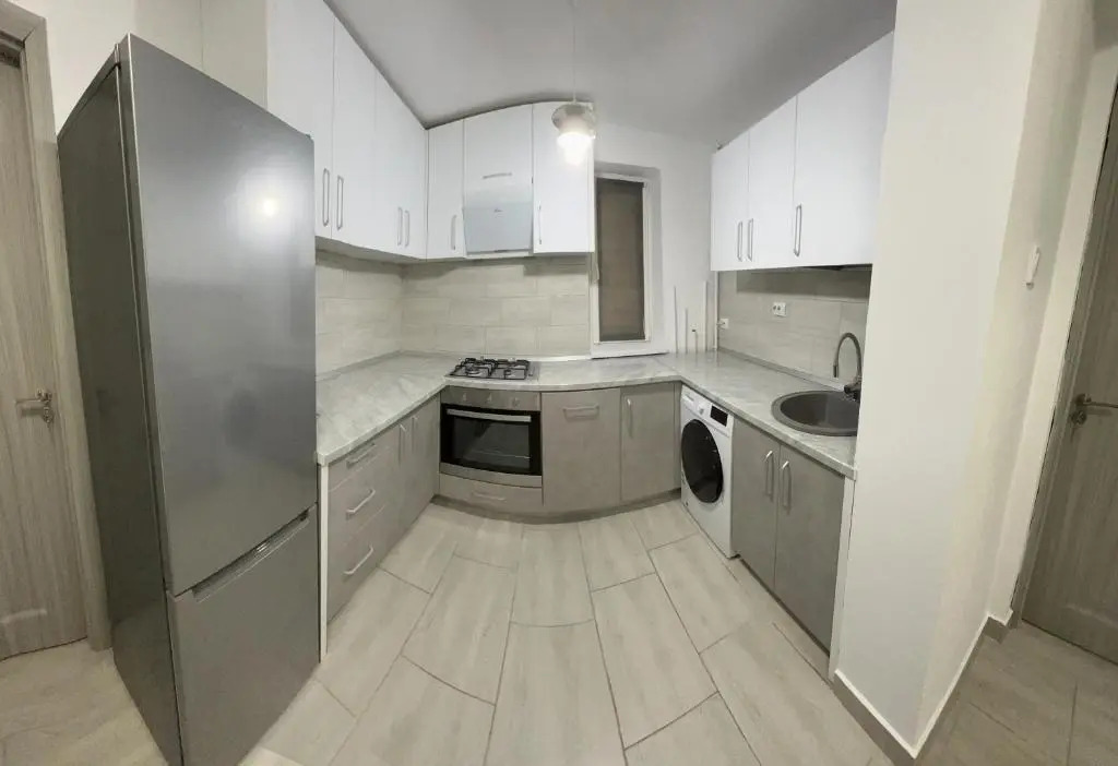 apartament cu 3 camere in zona linistita