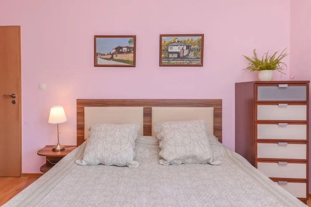 FM Deluxe 2-BDR Apartment - Homelike