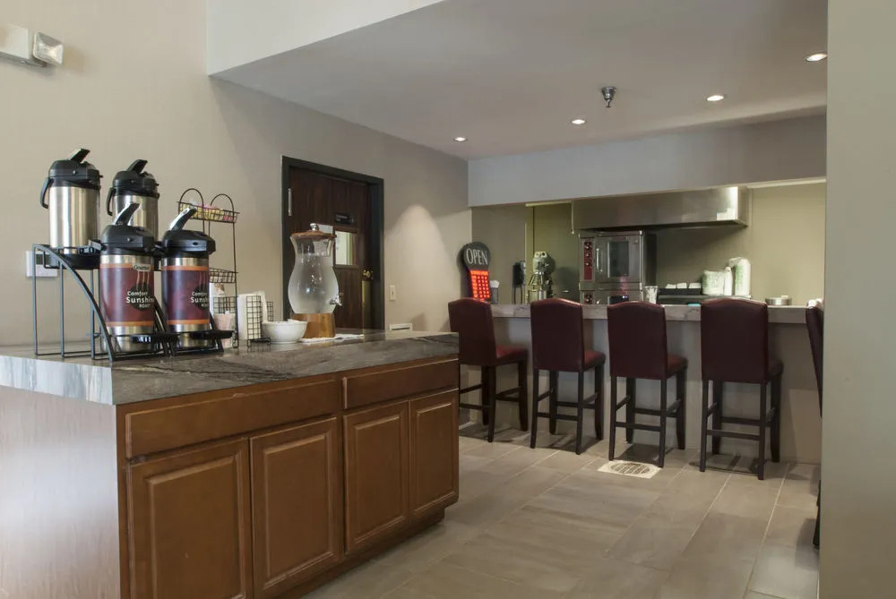 Clarion Inn & Suites Springfield