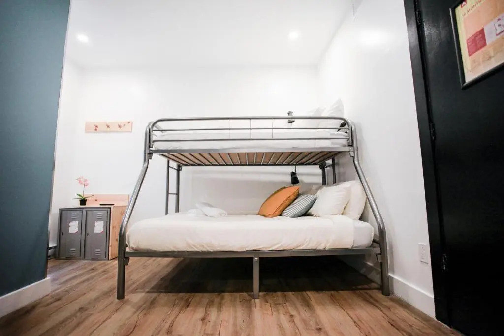 Auberge Saintlo Montréal Hostel