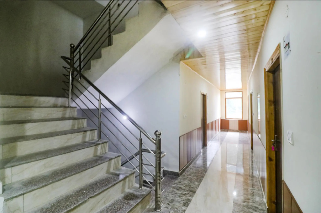 FabHotel Castle Rock Vashisht