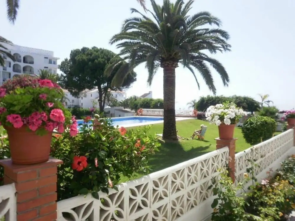 Apartamentos Carabeo Canovas Nerja