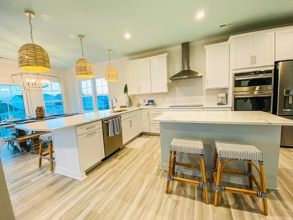 1030 Ocean 5 Bedroom Home by RedAwning