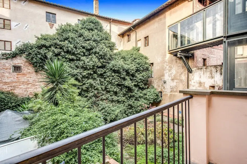 AwesHome - Pisa Tower House