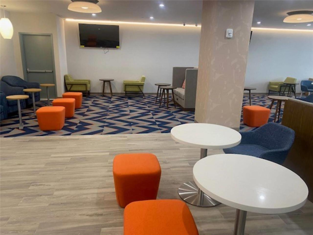 La Quinta Inn & Suites By Wyndham Queens NYC JFK AirTrain