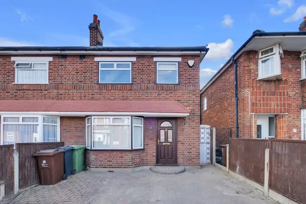4 Bed - Sleeps 8 - Free Parking - Garden