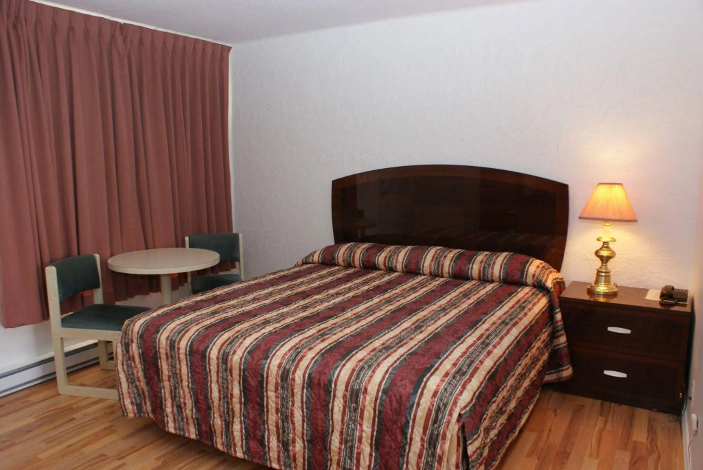 Riverside Motel