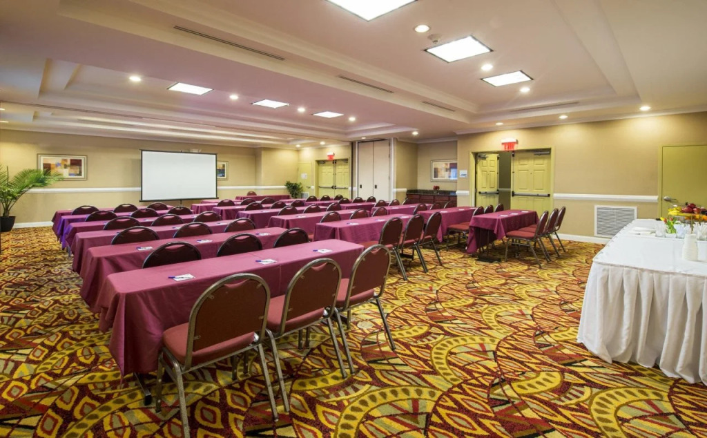 Holiday Inn Express Hotel & Suites Port St. Lucie West by IHG