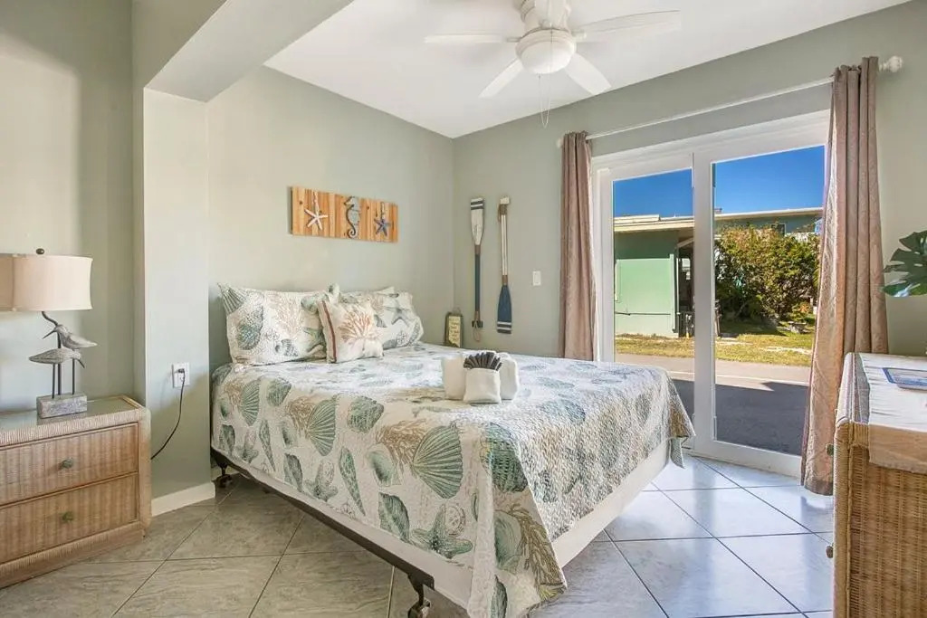 Five Palms Suite 102 - Daily - Weekly - Monthly