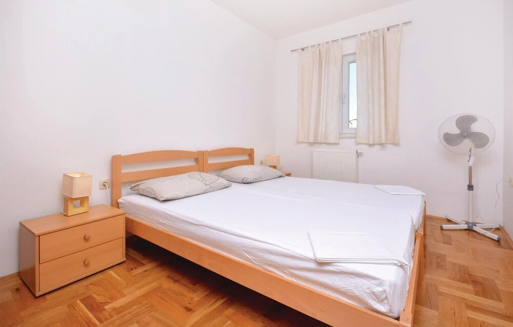 Beautiful Home in Kastel Stafilic With Wifi and 8 Bedrooms