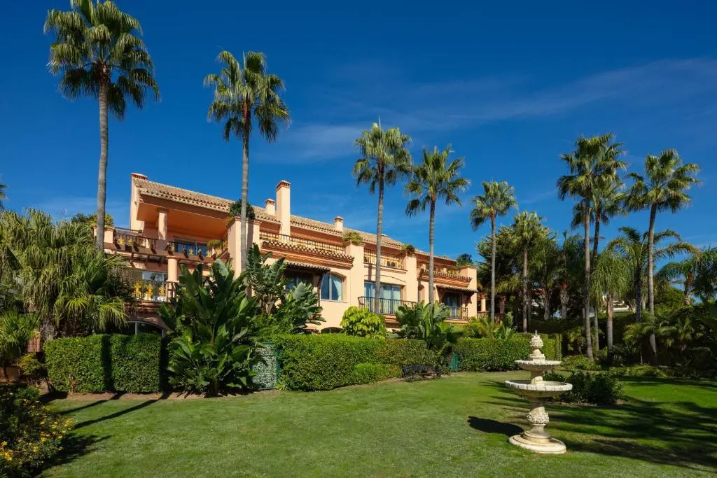 Cubo's Luxury Beach Front Duplex Puerto Banús