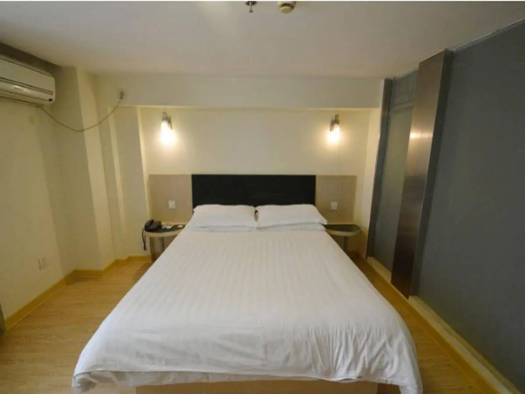 Motel 168 Nanjing Hu Ju Road Inn