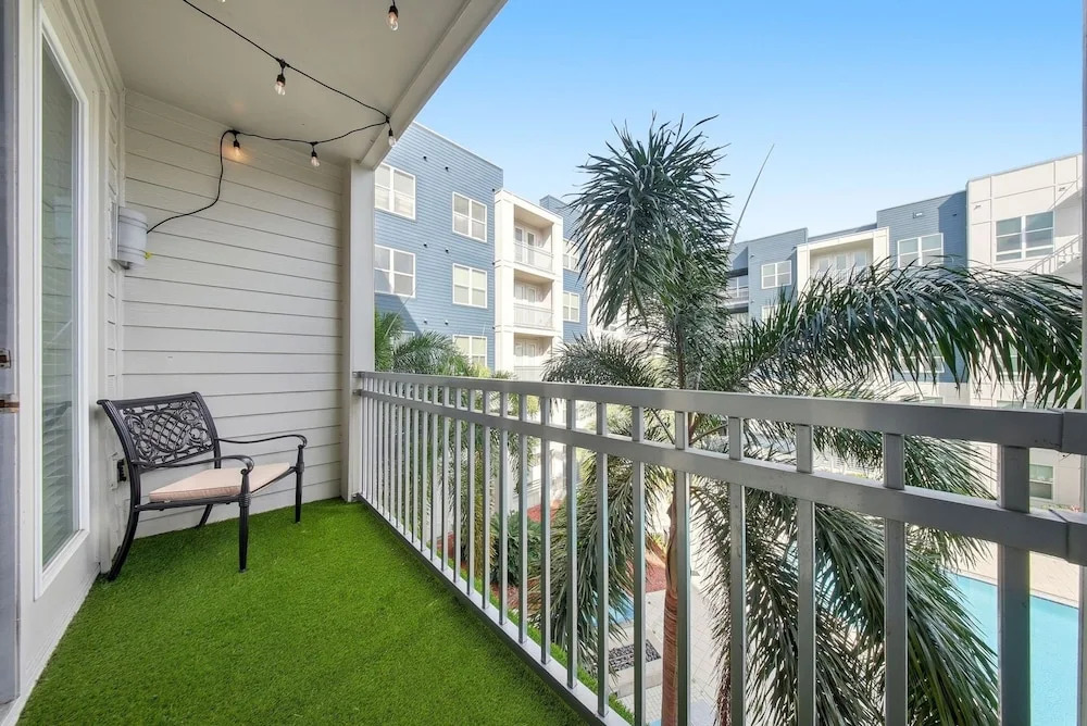 Modern 2BR w Pool Pet-friendly Unit 17