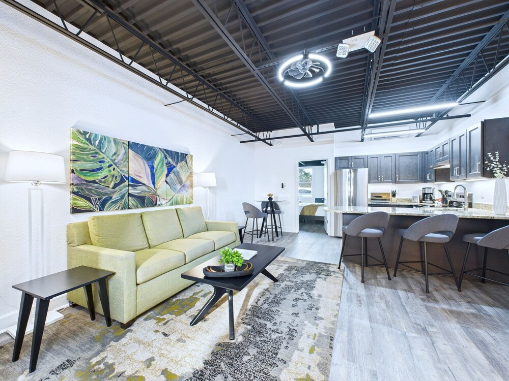 Loft Getaway Near Port Beach -unit 203
