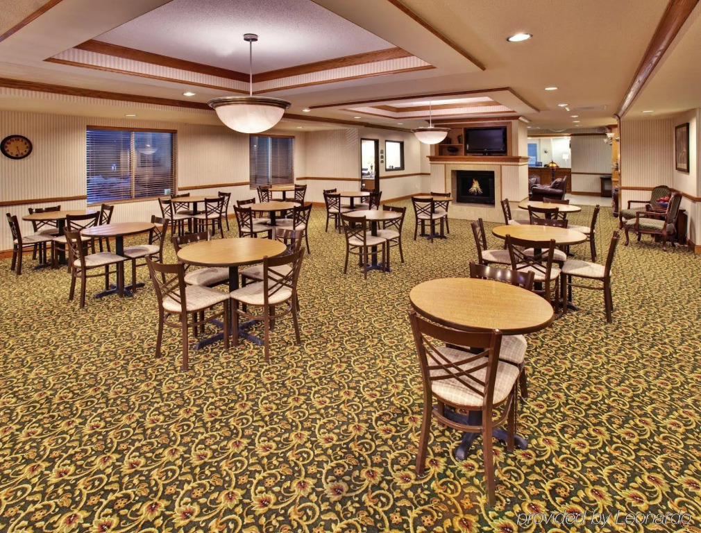 Holiday Inn Express & Suites Bellevue -Omaha Area- by IHG