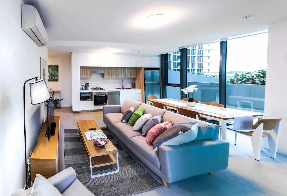 Incredible Riverside Apartment In Brisbane