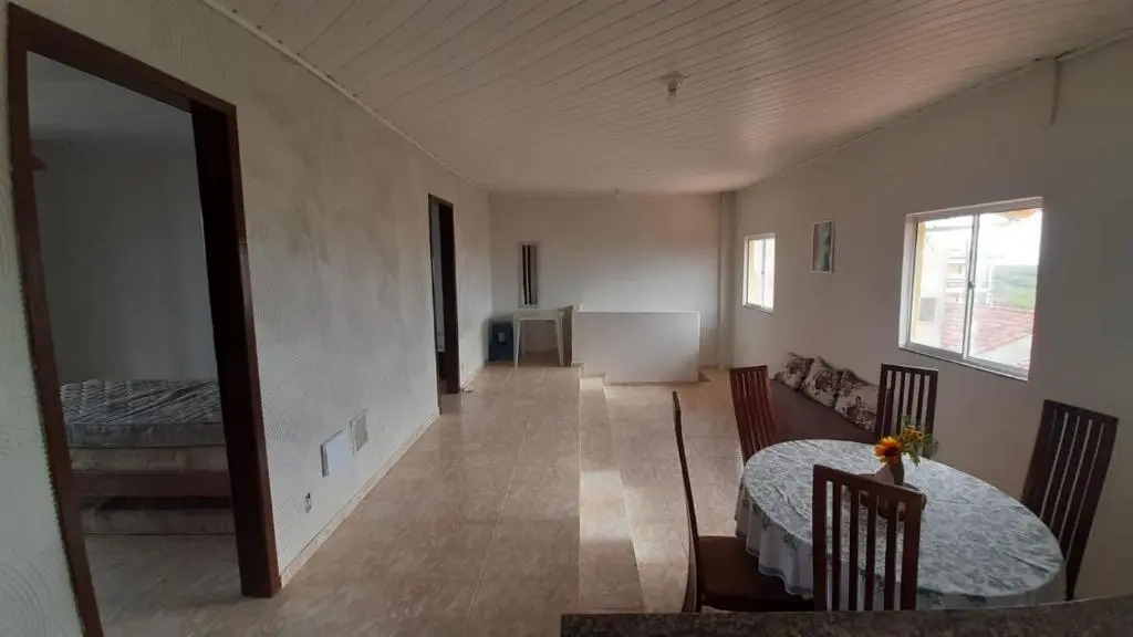 3º andar independente - Casa a 50m da praia com vista lateral para o mar