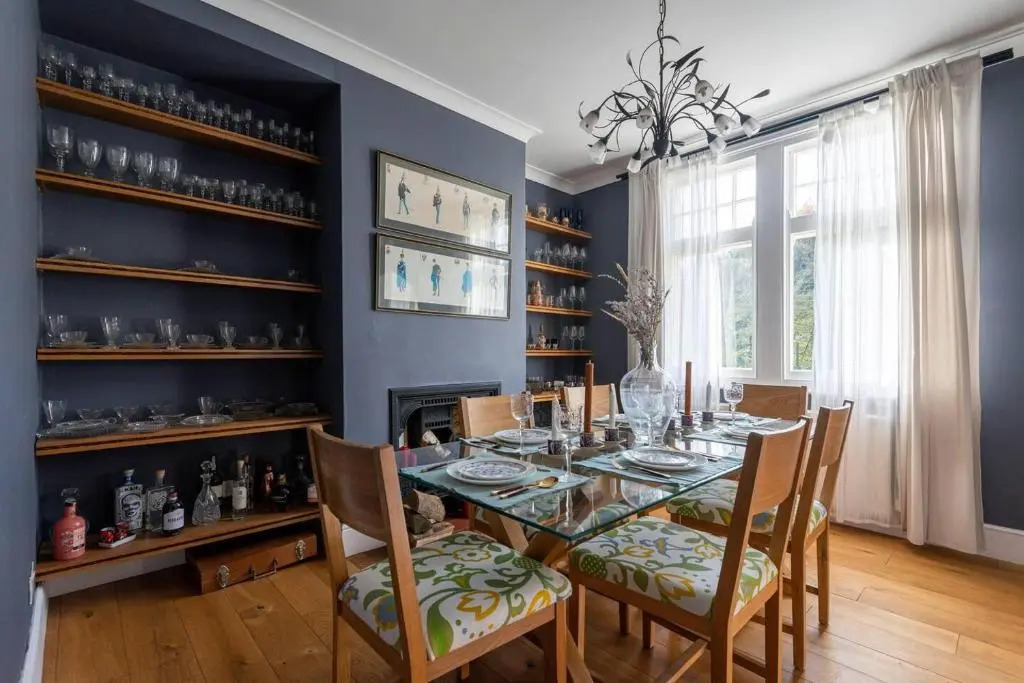 Beautiful 4-bed House in Monmouth